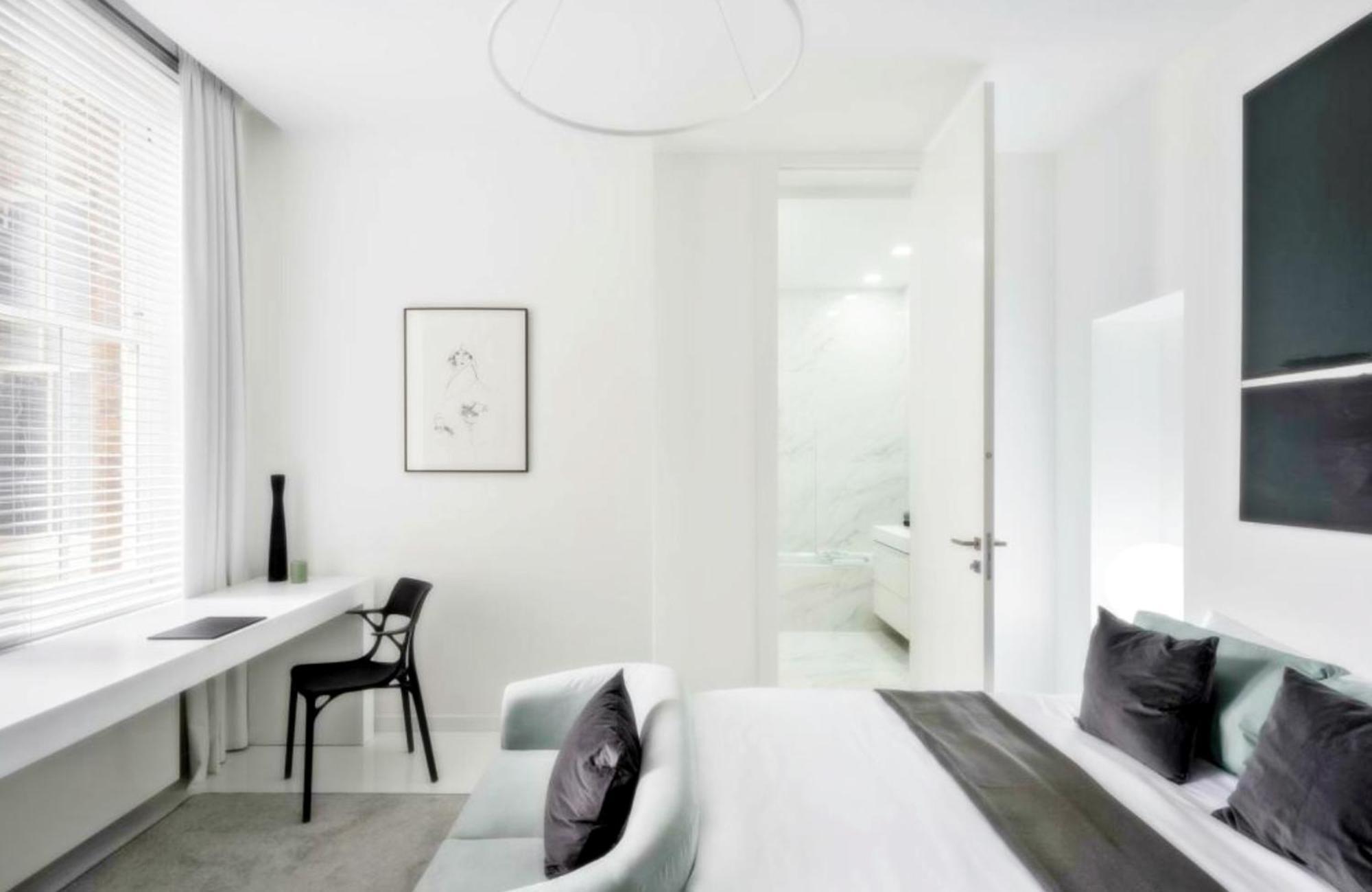 Lovely Four Bedroom Parking Available Appartamento